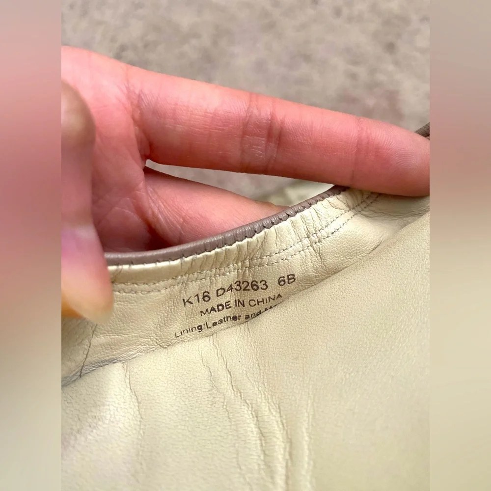 Cole Haan D43263 Women's Tali Bow Ballet
Flat Size 6B - Picture 5 of 5